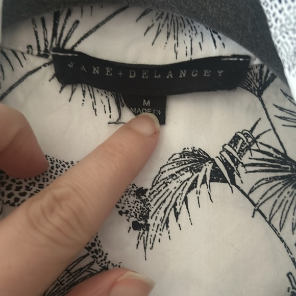 Leopard print button down medium - Picture 4 of 5